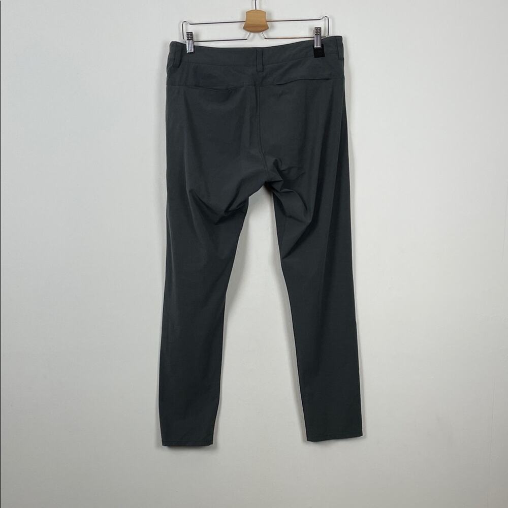 Vuori Flat Front Aim Technical Performance Men's … - image 5